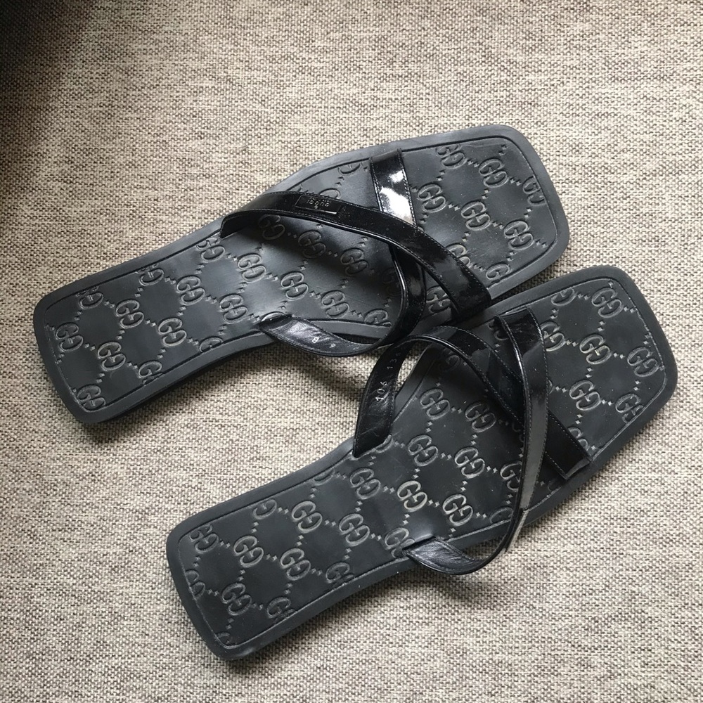 Gucci flip flops